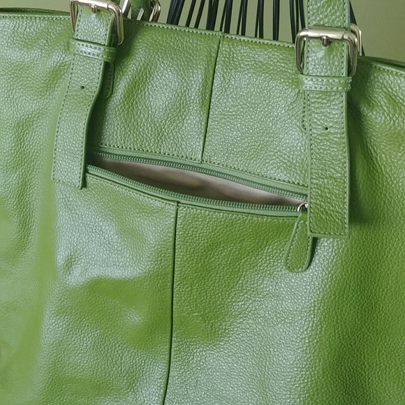 ⭐HOST PICK⭐Great condition, 100% LEATHER GREEN COLOR Tote Bag - Picture 8 of 16